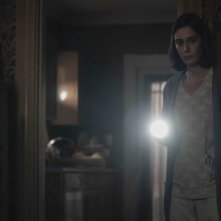 Castle Rock 2: Lizzy Caplan in una scena tratta dalla serie