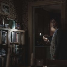 Castle Rock 2: Lizzy Caplan in una scena della serie