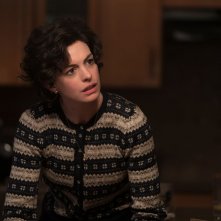 Cattive acque: Anne Hathaway in una sequenza