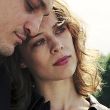 Undine - Un amore per sempre: Paula Beer, Franz Rogowski in una scena del film