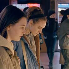 Never Rarely Sometimes Always: Talia Ryder e Sidney Flanigan in una scena del film