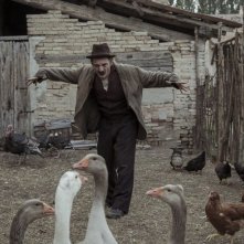 Volevo Nascondermi: Elio Germano durante una scena del film