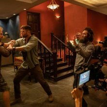 Extraction: una foto del film con Chris Hemsworth