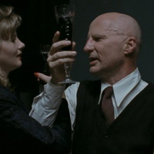 DAU. Natasha: Natalia Berenzhnaya, Luc Bigé e Olga Shkabarnya in una scena del film