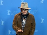 Johnny Depp, le foto a Berlino 2020: urla e delirio al Festival