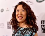 Sandra Oh e Jay Duplass star della serie The Chair, prodotta da Benioff e Weiss