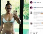Jennifer Lopez, il suo selfie sexy scatena la challenge: tutte in bikini