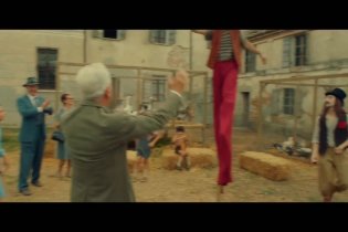 Volevo Nascondermi - Clip - L'albero della cuccagna