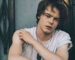 Charlie Heaton: 'Robert Pattinson è un esempio da seguire per la mia carriera'