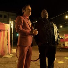 Better Call Saul 5: Bob Odenkirk e Lavell Crawford in una scena della premiere