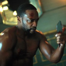 Altered Carbon 2: Anthony Mackie in una scena