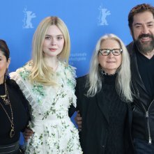 Berlino 2020: uno scatto del cast al photocall di The Roads Not Taken