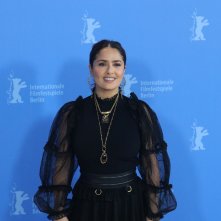Berlino 2020: Salma Hayek al photocall di The Roads Not Taken