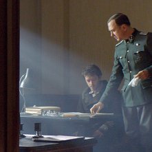 Persian Lessons: Nahuel Pérez Biscayart e Lars Eidinger in una scena