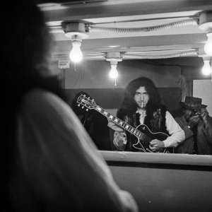 Show Me The Picture: The Story of Jim Marshall, Jerry Garcia e Jim Marshall in una foto