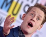 American Horror Story 10, Macaulay Culkin in tendenza su Twitter: la sua reazione epica