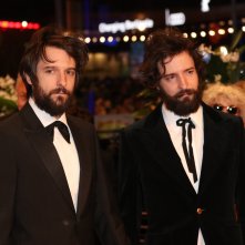 Berlino2020: uno scatto di Fabio e Damiano D'Innocenzo sul red carpet di chiusura
