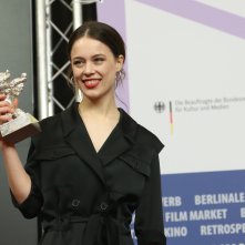 Berlino 2020: Paula Beer alla conferenza dei premiati