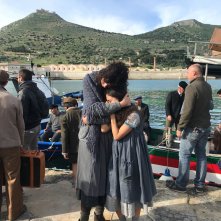 Picciridda - Con i piedi nella sabbia: un'immagine dal set