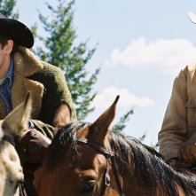 I segreti di Brokeback Mountain: Jake Gyllenhaal e Heath Ledger in una sequenza del film