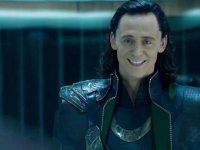 Loki: il nuovo look di Tom Hiddleston nelle foto dal set della serie Disney+