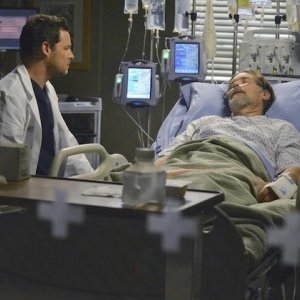 Grey's Anatomy 12: Justin Chambers in una scena del decimo episodio