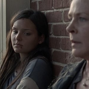 The Walking Dead 10: Melissa McBride e Cassady McClincy nell'episodio La stella del mattino