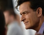 Charlie Sheen: Corey Feldman lo accusa di aver stuprato Corey Haim