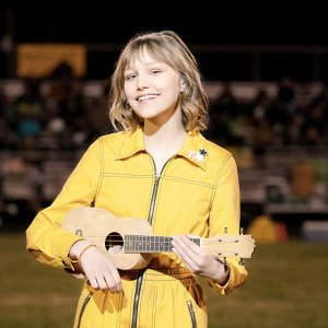 Stargirl: una scena del film con Grace VanderWaal