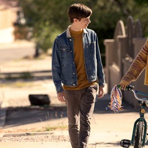 Stargirl: Grace VanderWaal e Graham Verchere in una scena del film