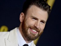 Chris Evans fa i complimenti agli italiani: 'I video in cui suonano durante il lockdown sono fantastici'