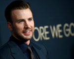 Coronavirus, Chris Evans aggiorna i fan sugli spostamenti di eventi dovuti all'emergenza sanitaria