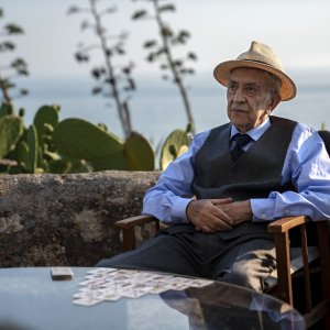 Il commissario Montalbano 14: Tuccio Musumeci in una scena dell'episodio La rete di protezione