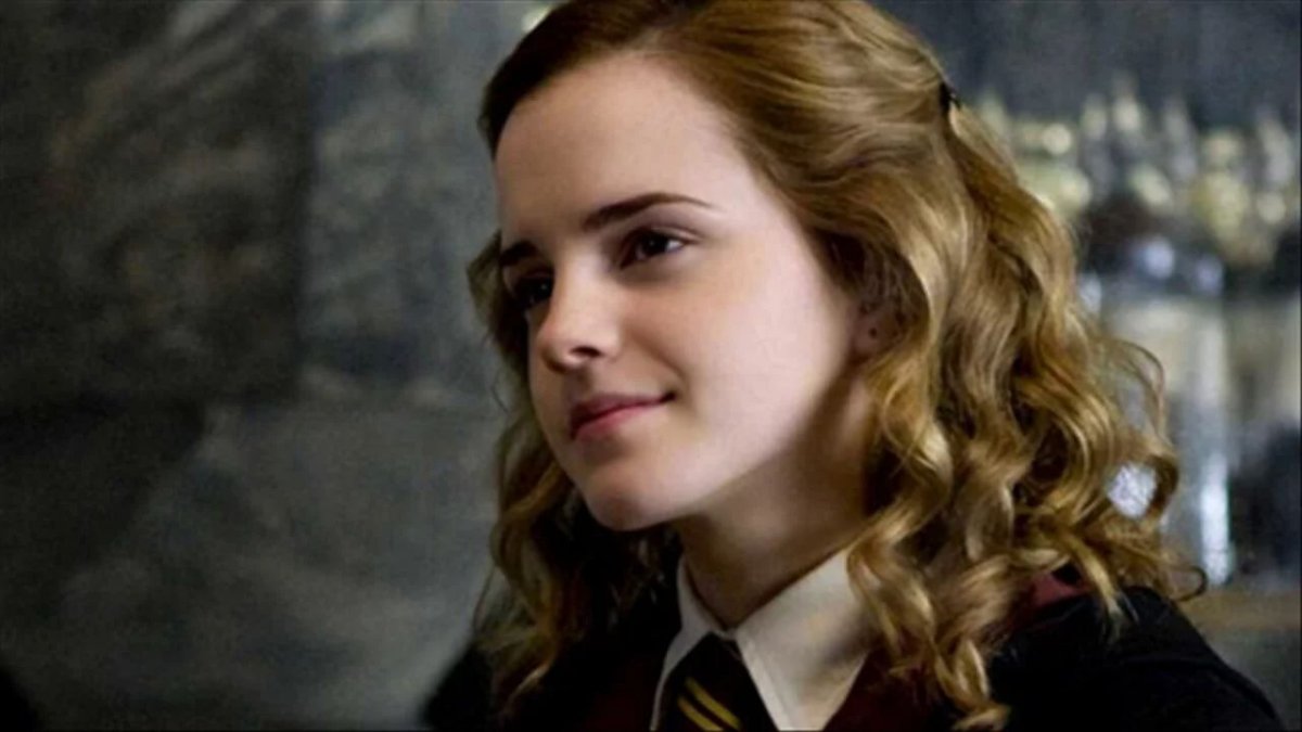 Harry Potter E La Camera Dei Segreti Emma Watson E Quell Abbraccio Imbarazzante Sul Set Movieplayer It