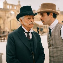 La concessione del telefono - C'era una volta Vigata: Fabrizio Bentivoglio e Alessio Vassallo in una scena