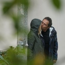 Claudio Santamaria e Francesca Barra in un momento romantico di Celebrity Hunted