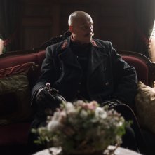 Freud: Georg Friedrich in una scena della serie Netflix