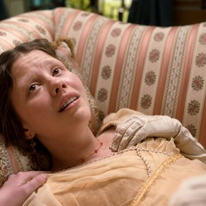 Emma: Mia Goth in una scena del film
