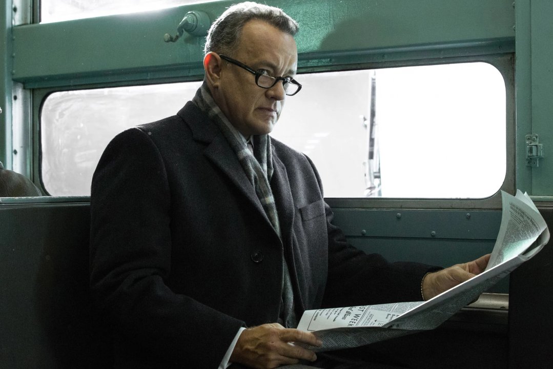 Tom Hanks è pronto per Toy Story 6? "La Disney potrebbe ricreare Woody con l'IA anche senza di me"