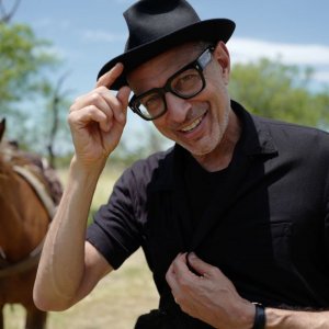 Il mondo secondo Jeff Goldblum: l'attore in una scena della serie