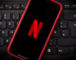 Netflix, gli utenti consigliano sui social i film da guardare in quarantena