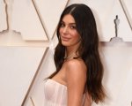 Coronavirus: Camila Morrone consiglia di 'Prendersi cura di un cucciolo'