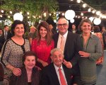Coronavirus, Nia Vardalos lancia una campagna benefica in onore del padre, morto a 87 anni