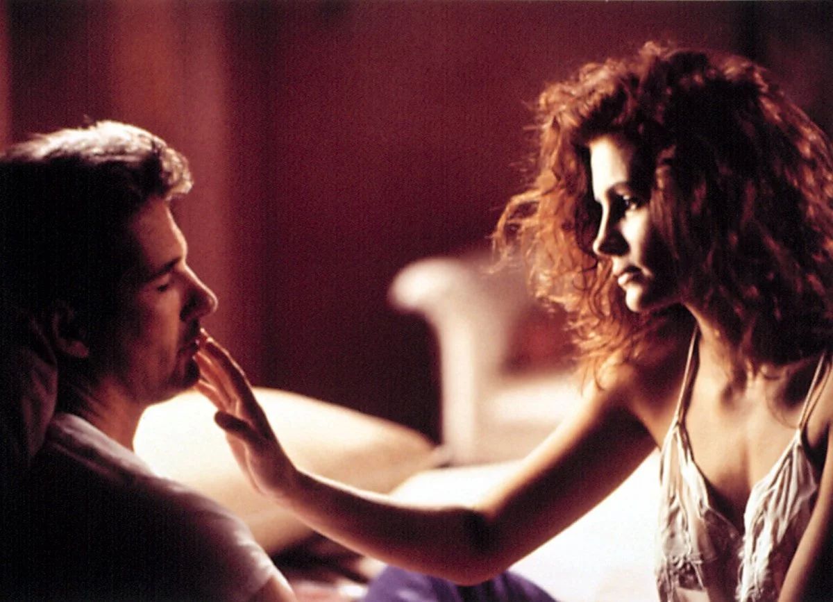 Richard Gere alias Edwuard con Julia Roberts alias Viviana in una scena d'amore / Foto: Movieplayer.it