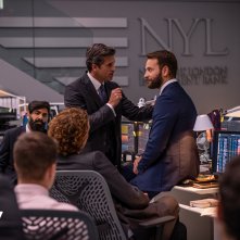 Diavoli: Alessandro Borghi con Patrick Dempsey in un'immagine della serie Sky