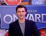 Onward, Tom Holland promuove l'uscita (sbagliata) del film su Disney+