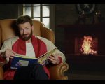 Chris Evans legge una storia ai bambini durante la chiusura delle scuole