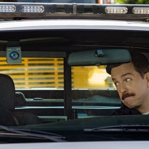 Coffee & Kareem: Ed Helms, Terrence Little Gardenhigh in una scena del film