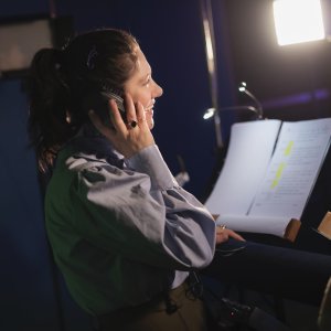 La famiglia di elefanti: Elisa, voce narrante del documentario