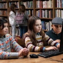 Home Before Dark: Deric McCabe, Brooklynn Prince e Jibrail Nantambu in una scena del terzo episodio della serie Apple TV+